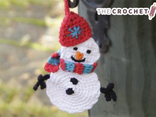 Olaf Crocheted Snowman for Christmas || thecrochetspace.com
