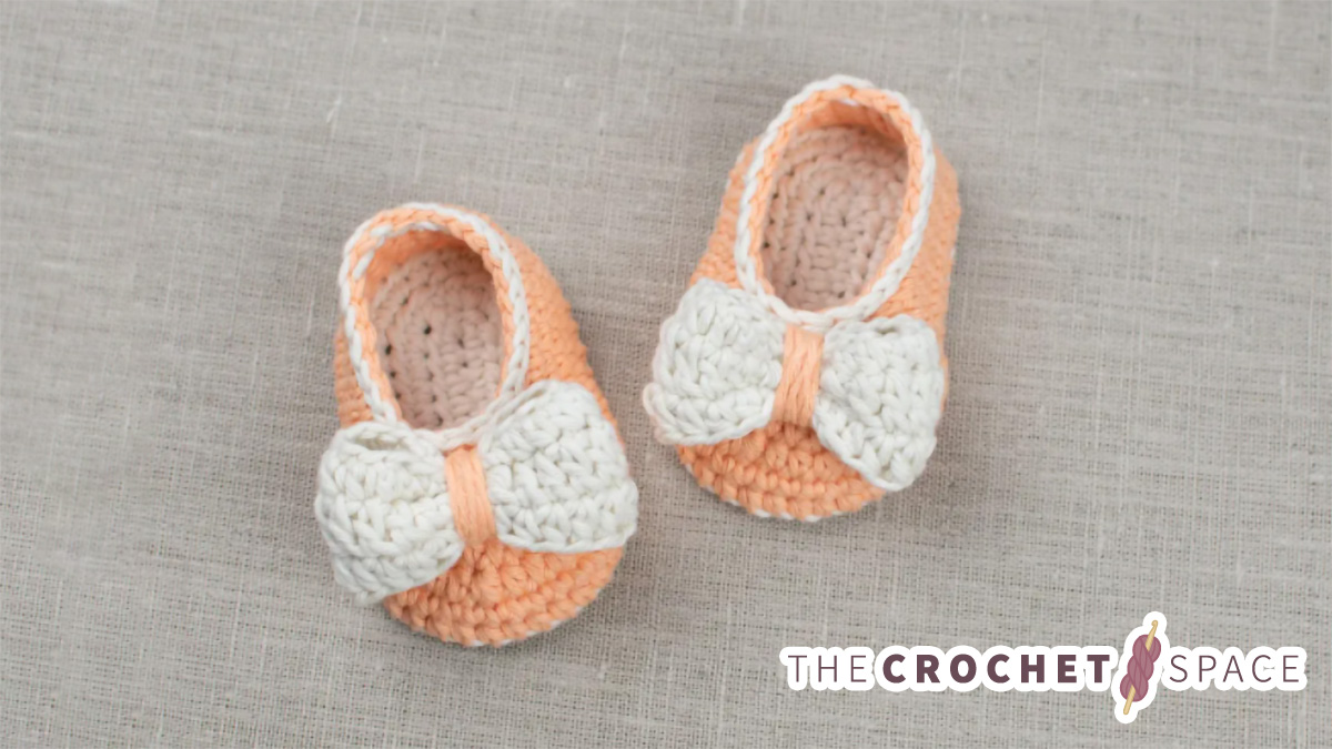 orange pumpkin crocheted baby booties || editor