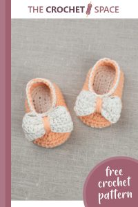 orange pumpkin crocheted baby booties || editor