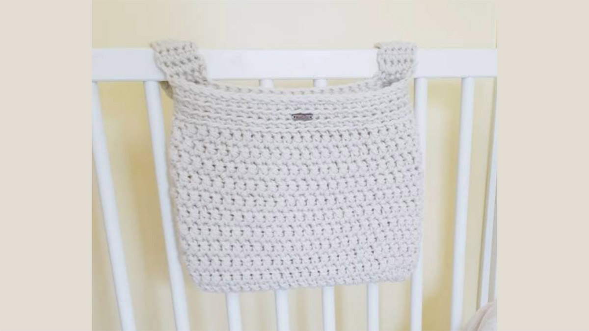 Perfect Pouch Crochet Pattern || thecrochetspace.com