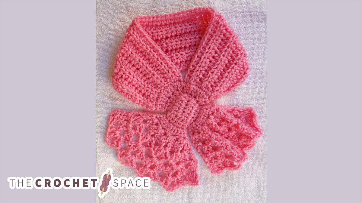 pink shells crocheted bow scarflet || editor