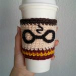 Potter Crochet Mug Cozy. Crafted in black, burgandy, yellow and beige || thecrochetspace.com