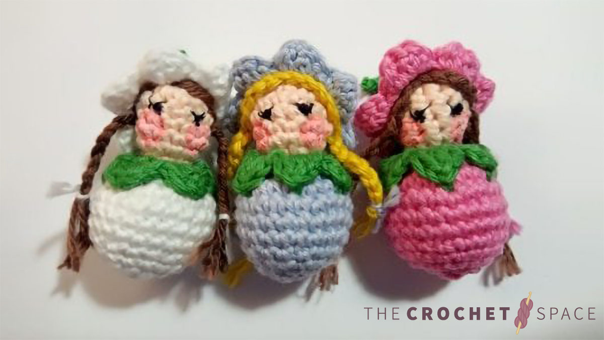 Mini Pretty Crochet Flower Dolls || thecrochetspace.com