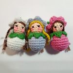 Mini Pretty Crochet Flower Dolls. Three in a set || thecrochetspace.com
