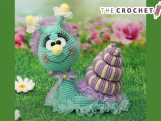 Pretty Crochet Sally Snail || thecrochetspace.com