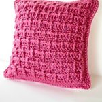 Pretty 'N Pink Crocheted Pillow. Crafted in the Chisel Stitch on one side || thecrochetspace.com