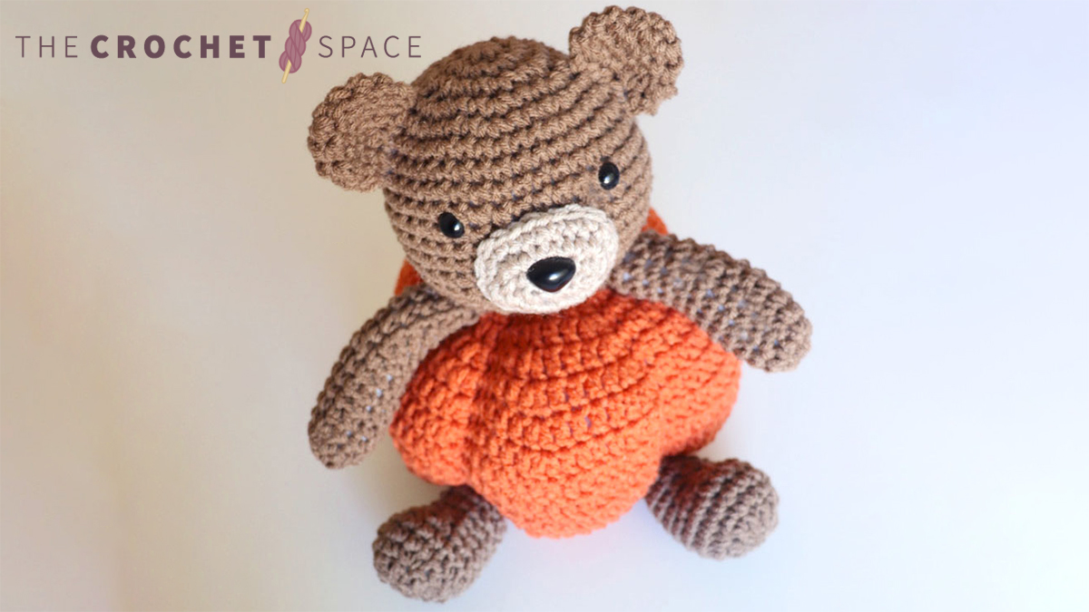 Pumpkin Patch Crochet Teddy || thecrochetspace.com