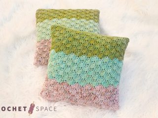 Pure Perfection Crochet Pillow || thecrochetspace.com