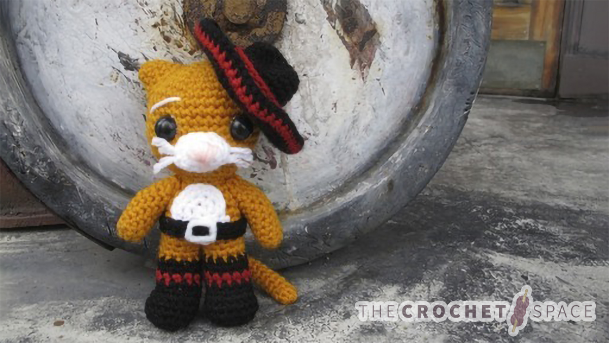 Puss In Crochet Boots || thecrochetspace.com