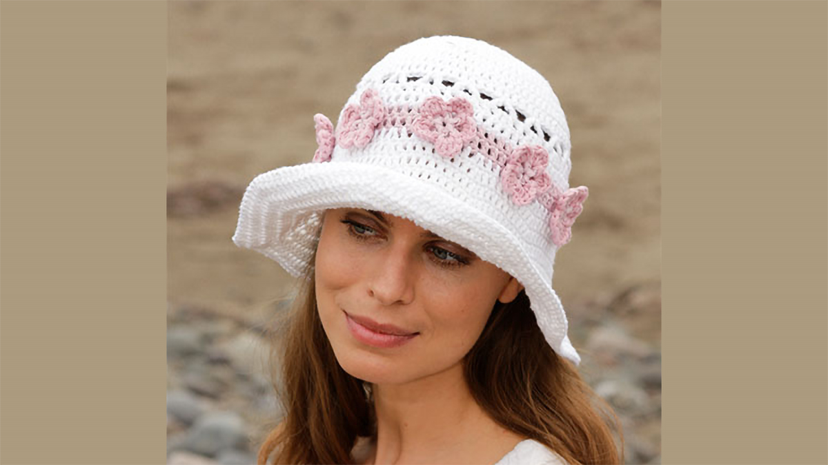 Relax In This Shady Summer Crochet Hat || thecrochetspace.com