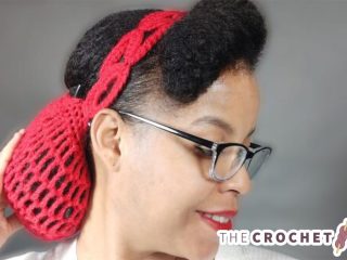 Retro Crochet Snood Pattern || thecrochetspace.com