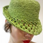 Rich Rafie Crochet Hat. Green, hat worked in the round and with shell stitch brim || thecrochetspace.com