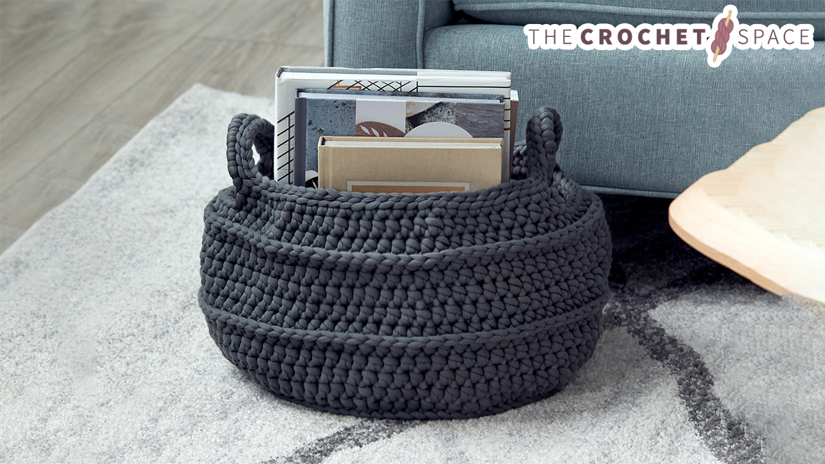 Richly Round Crochet Basket || thecrochetspace.com