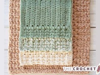 River Flow Crochet Dishcloth || thecrochetspace.com