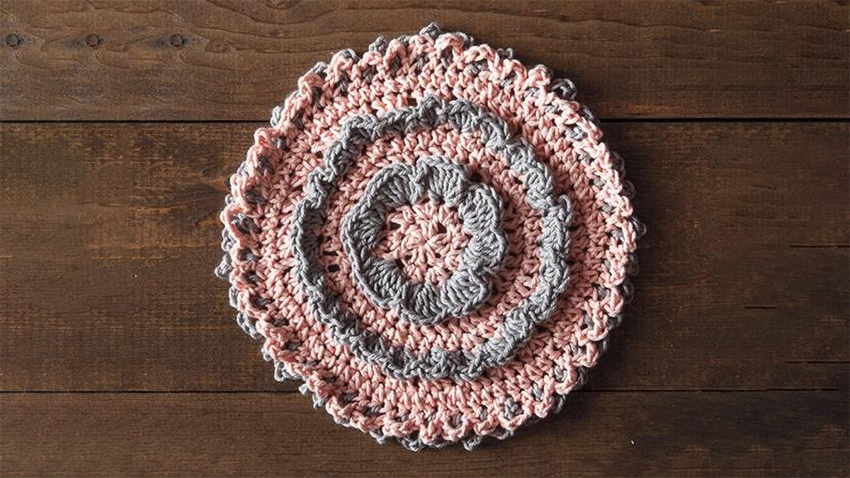 Rosie Lee Crochet Dishcloth || thecrochetspace.com