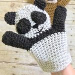Animal Crochet Hand Puppets. Panda Puppet || thecrochetspace.com