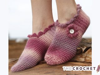 Ruby Crocheted Slippers With Flower || thecrochetspace.com