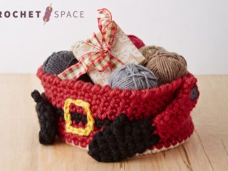 Santa Crocheted Gift Basket || thecrochetspace.com
