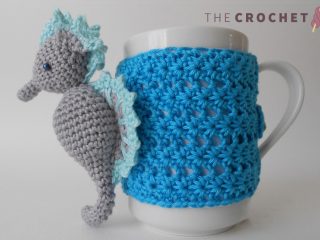 Seahorse Crocheted Mug Cozy || thecrochetspace.com