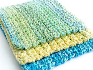 Seaside Lives Crochet Dishcloths || thecrochetspace.com