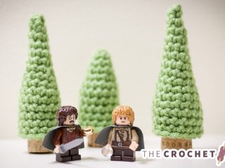 Seasonal Cork Crochet Tree || thecrochetspace.com