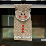 Seasonal Crochet Kitchen Towel. Gingerbread man crafted in brown with red and white accents || thecrochetspace.com