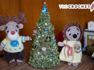Seasonal Crochet Plush Tree || thecrochetspace,