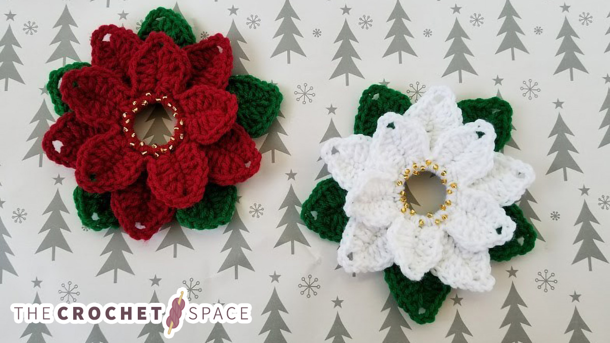 Seasonal-Poinsetta-Crochet-decorations || thecrochetspace.com