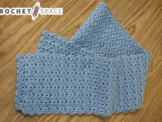 Shell Pattern Crochet Scarf || thecrochetspace.com