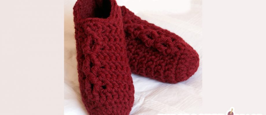 Simple Chunky Cable Crocheted Slippers  [FREE Crochet Pattern]