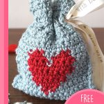 Simple Crochet Heart Gift Bag. crafted in greay with a red heart on the front of the bag || thecrochetspace.com