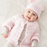 Simple Vail Crochet Cardigan. Pink cardigan with one button at top. Round neck. beanie hat with bear ears || thecrochetspace.com