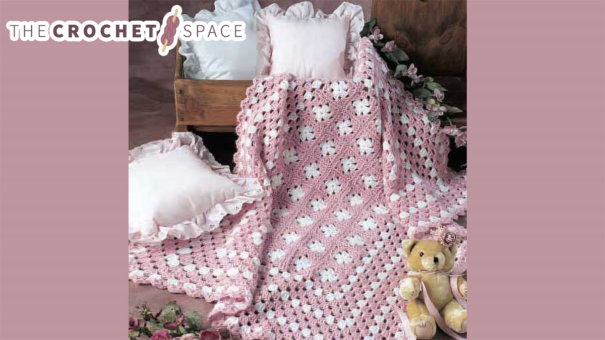 Simply Simple Crocheted Afghan || thecrochetspace.com