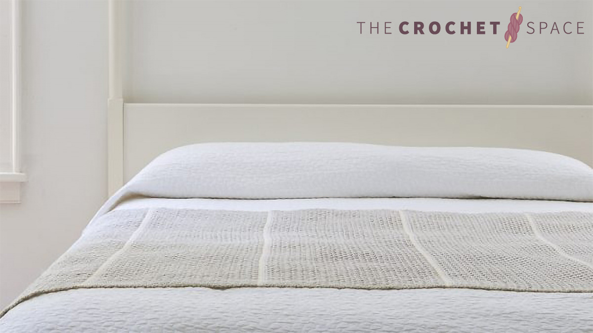 Simply Suitable Crochet Bedspread || thecrochetspace.com