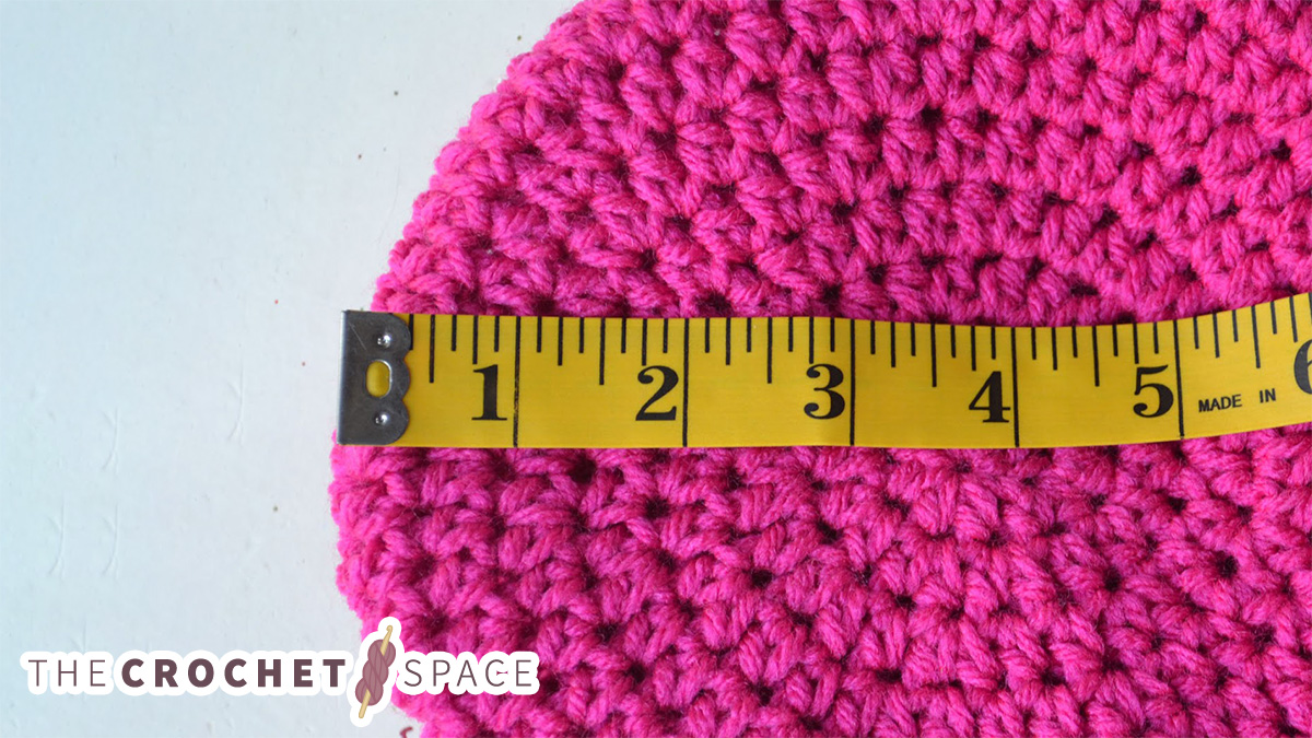 sizing a crochet hat || https://thecrochetspace.com