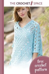 sky love crocheted poncho || https://thecrochetspace.com