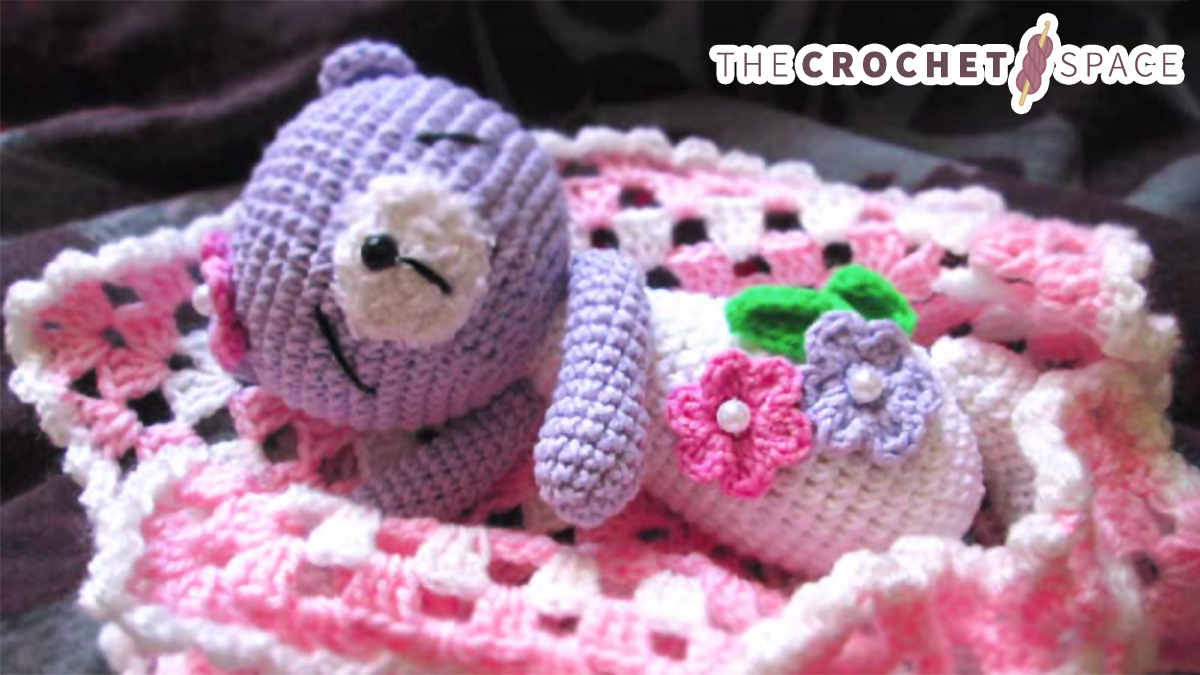 Sleeping Crocheted Teddy Bear || thecrochetspace.com