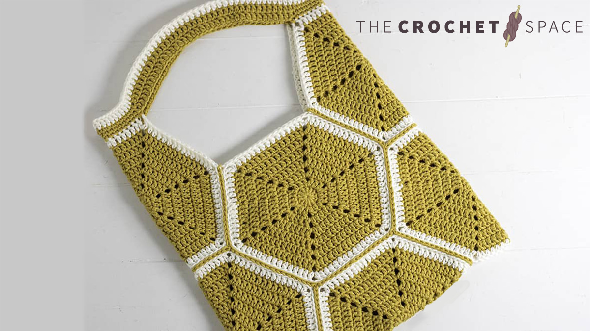 Smart Crochet Hexagon Bag || thecrochetspace.com