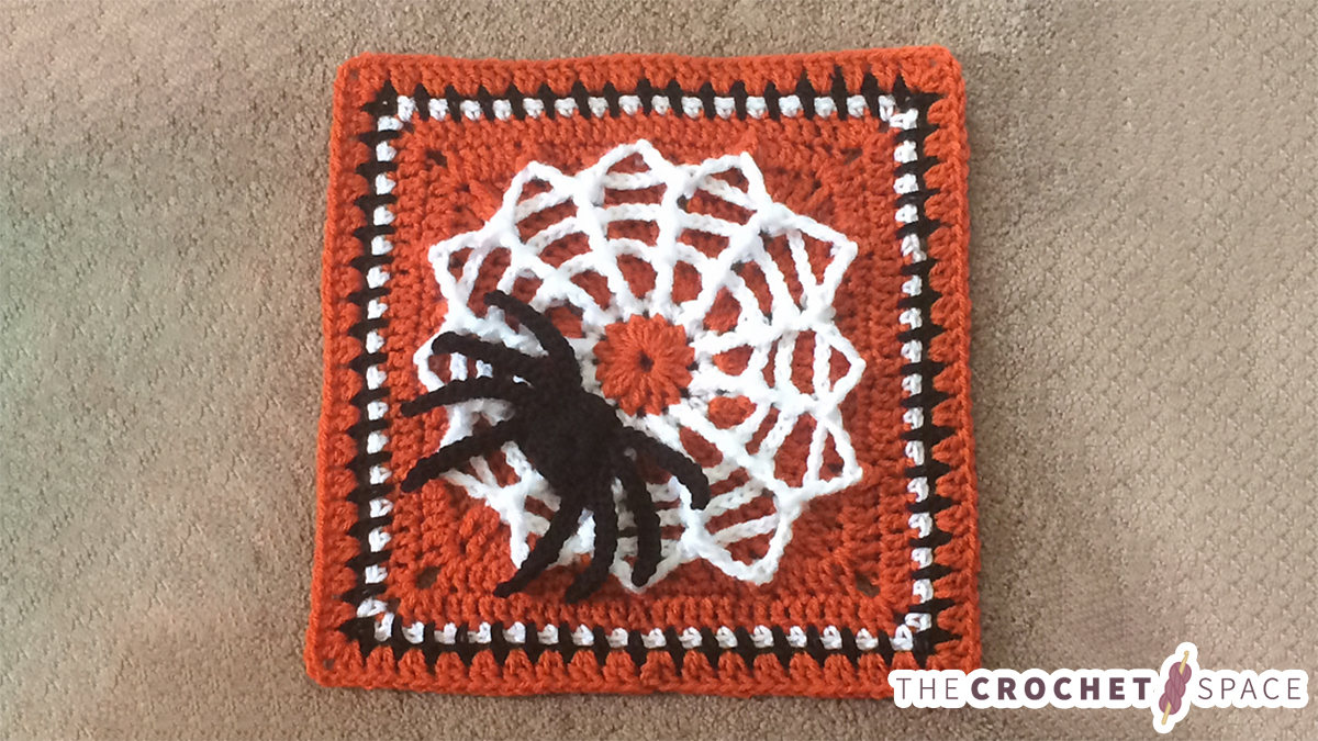 Spider Crochet Granny Square || thecrochetspace.com