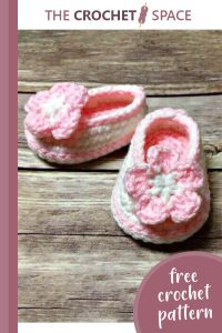 springtime crocheted baby booties || editor