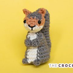 Standing Grey Squirrel Amigurumi || thecrochetspace.com