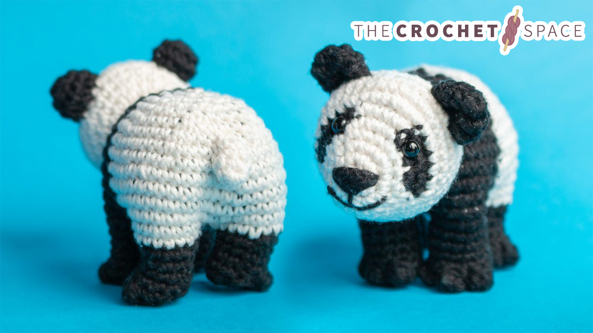 Amigurumi Standing Panda Bear || thecrochetspace.com