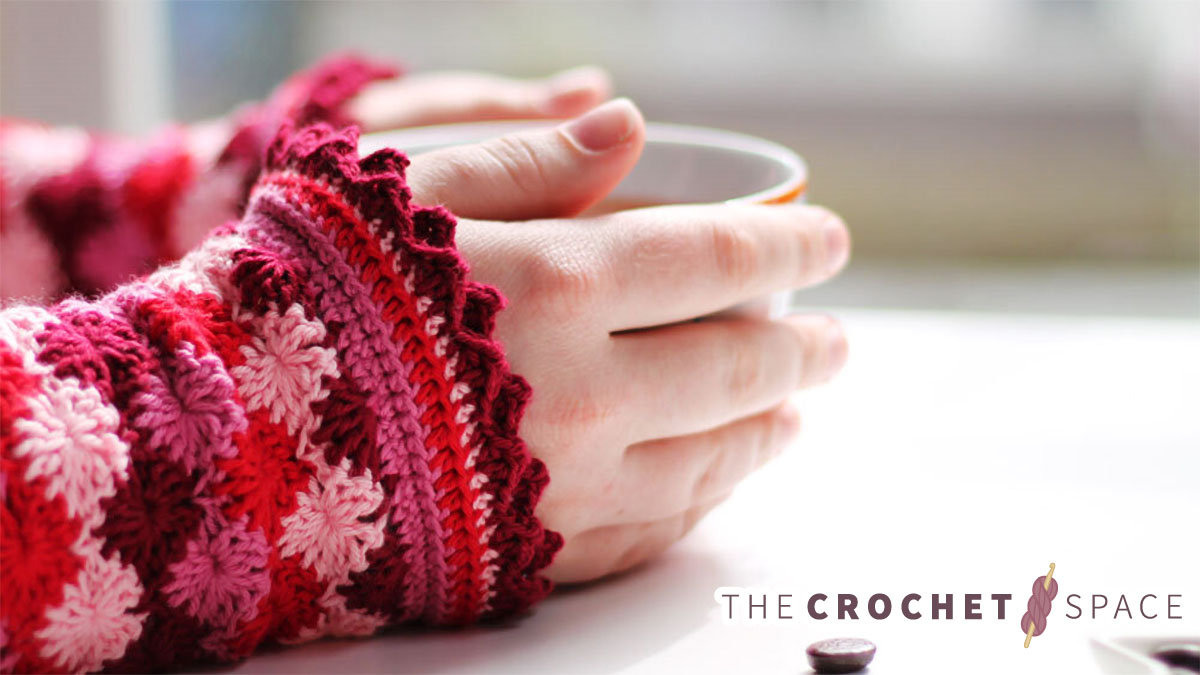 Stylish Crocheted Catherine Wrist Warmers || thecrochetspace.com
