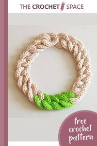 stylish crocheted chain necklace || editor