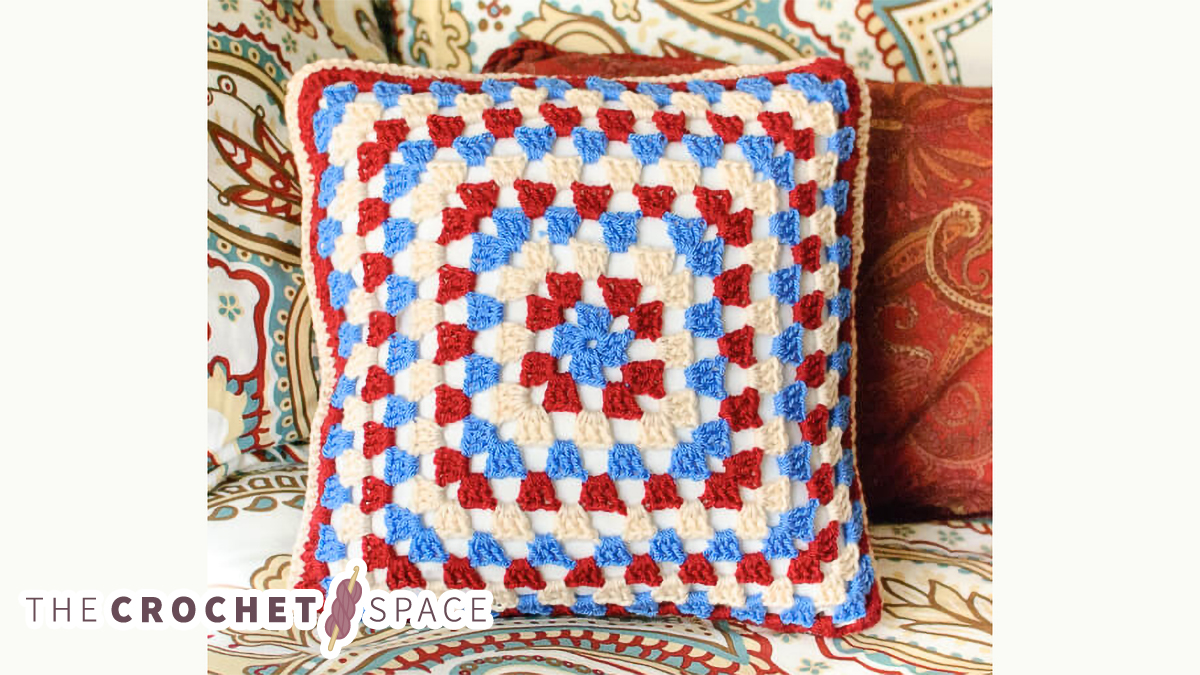 stylish crocheted granny pillow || editor