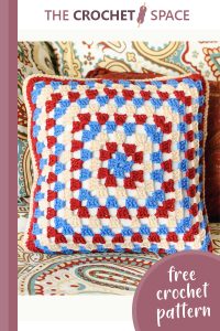 stylish crocheted granny pillow || editor