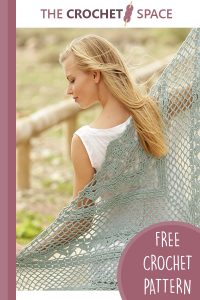 stylish crocheted lace shawl || editor