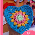 Sunburst Crocheted Granny Hearts. 1x blue granny heart || thecrochetspace.com