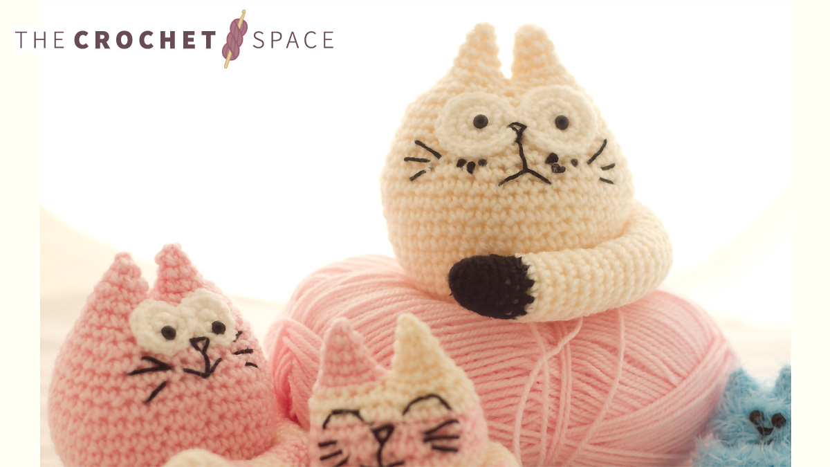 Super Cute Crocheted Fat Cats || thecrochetspace.com