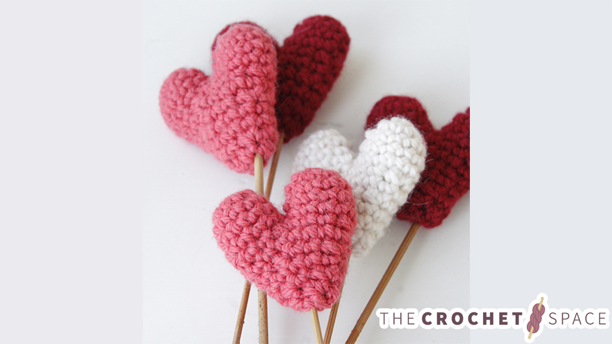 Super Cute Crocheted Little Hearts. || thecrochetspace.com